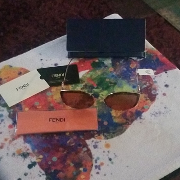 Fendi Sunglasses - Picture 4 of 8